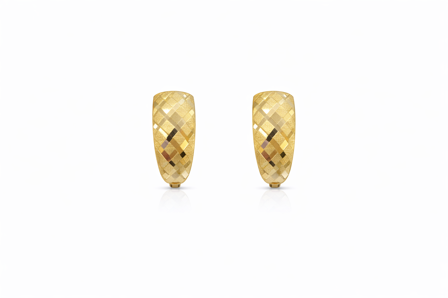 14K VINTAGE BASKET WEAVE DESIGN ALMOND OMEGA BACK EARRINGS – SMALL – JY Jewelry Wholesale