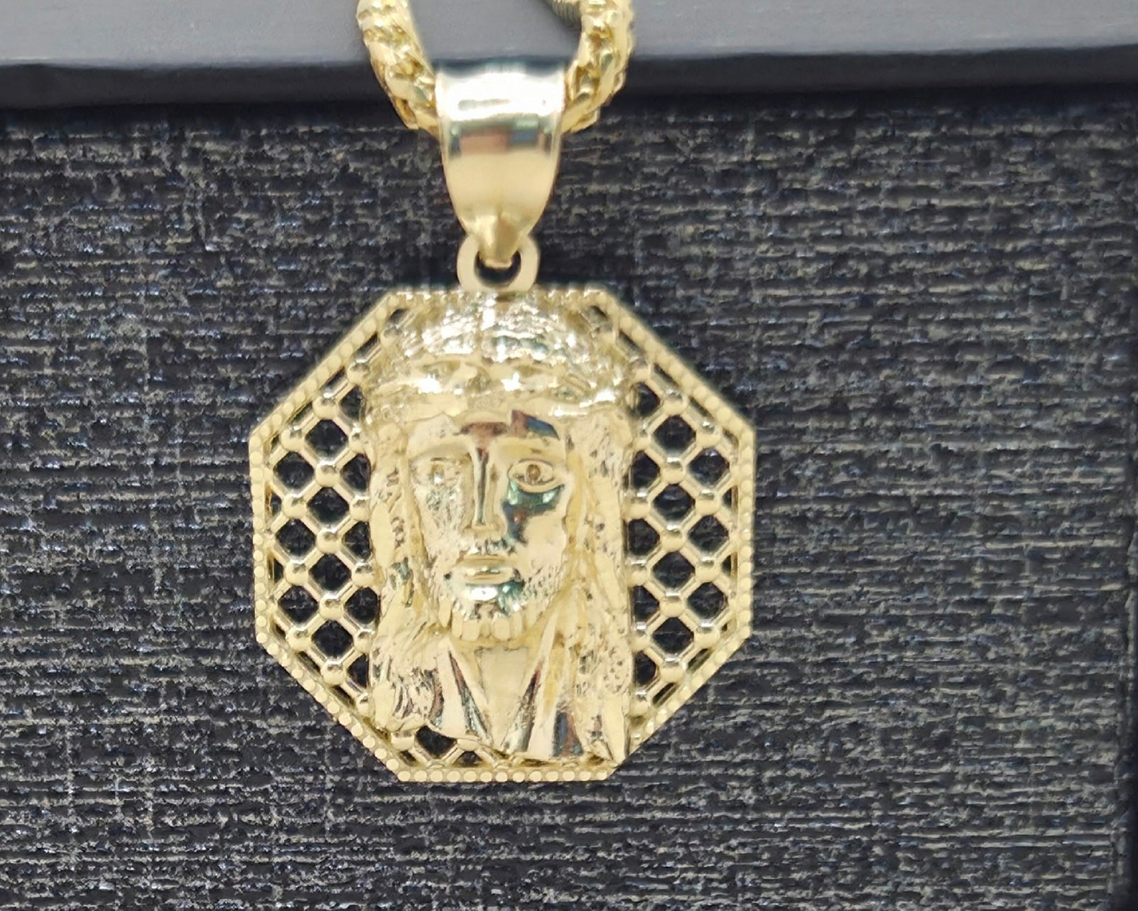 10K MEDIUM OCTAGON NET BACKGROUND JESUS FACE – JY Jewelry Wholesale