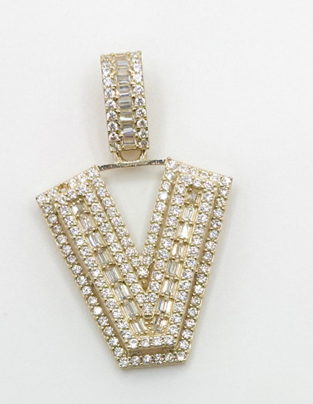 10K MEDIUM CZ "V" LETTER PENDANT – JY Jewelry Wholesale