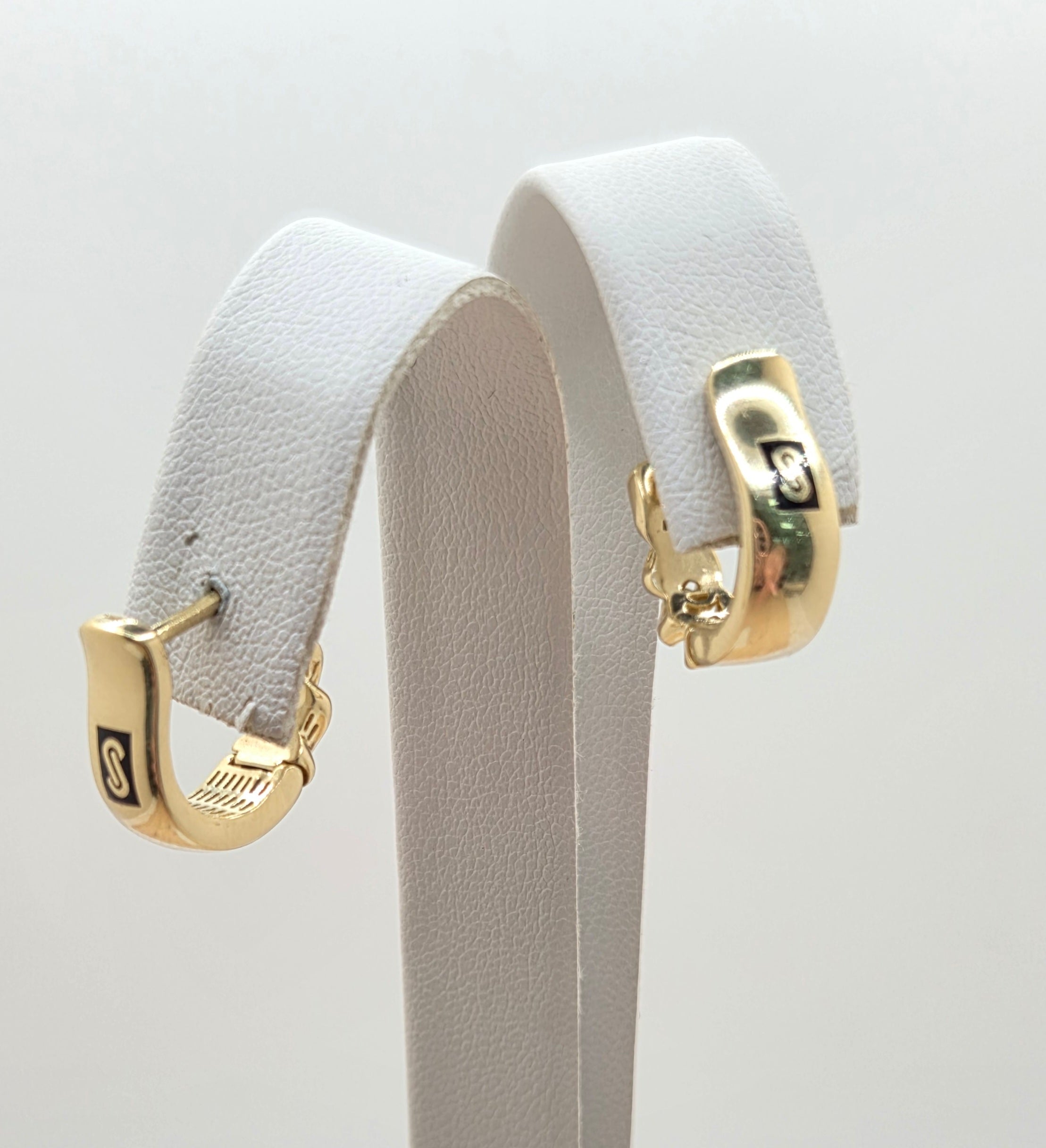 10K SMALL PLAIN CERTIFIED MONACO HOOPS EARRINGS – JY Jewelry Wholesale