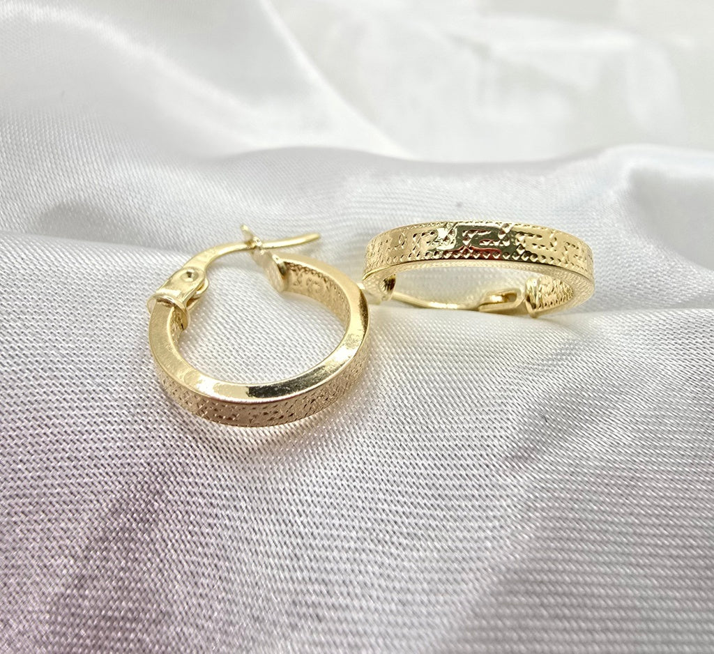 14K GREEK DESING STRAIGHT EDGE HOOPS EARRINGS – 1 2.5MM – JY Jewelry Wholesale