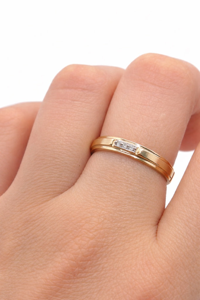 10K DELICATE DIAMOND BAND RING – 7 – JY Jewelry Wholesale