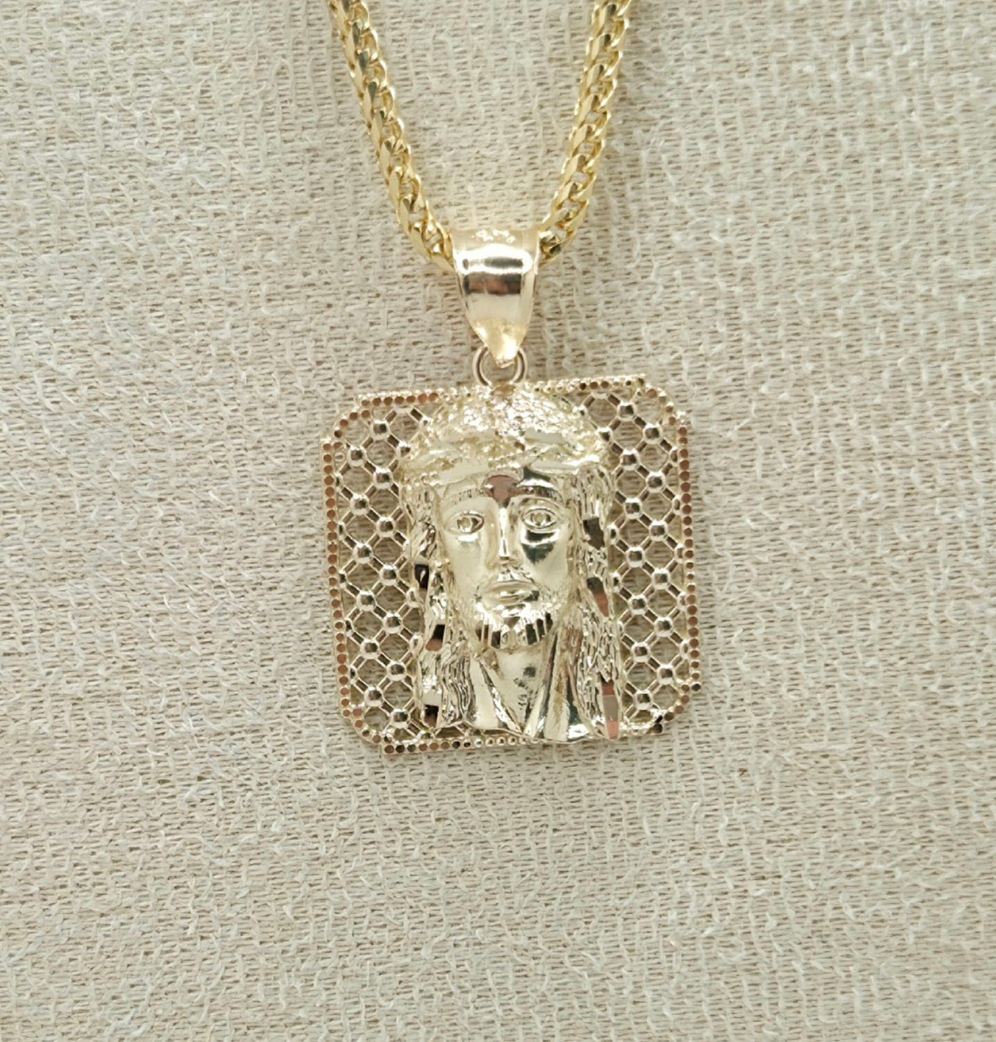 10K MEDIUM SQUARE NET BACKGROUND JESUS FACE – JY Jewelry Wholesale
