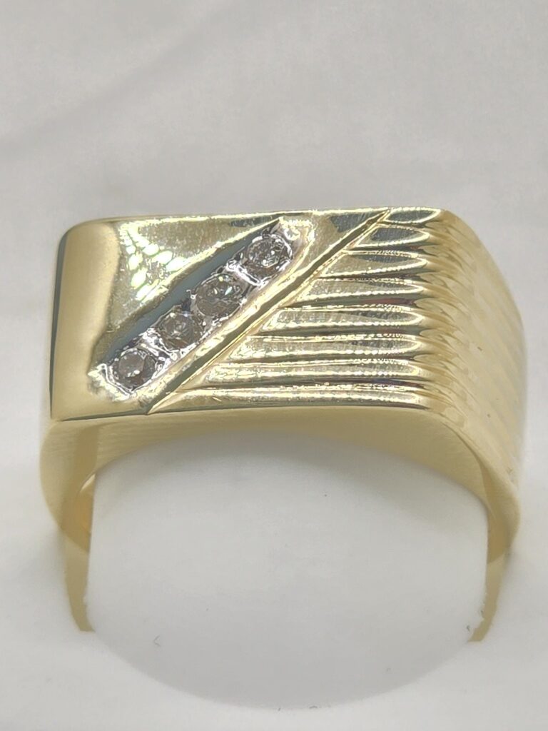 14K CLASSIC SIGNET DIAMOND RING – 9.5 – JY Jewelry Wholesale