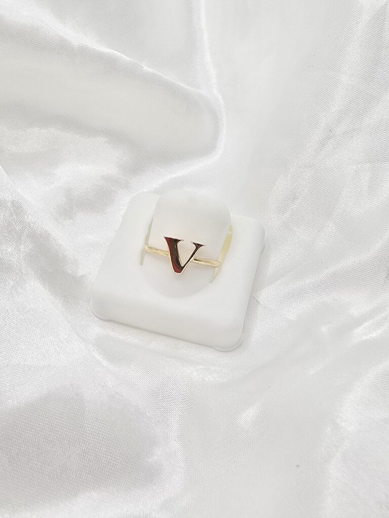 14K "V" LETTER RING – 7 – JY Jewelry Wholesale