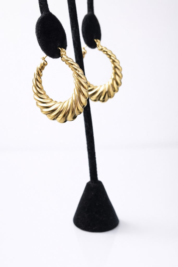 10K VINTAGE STYLE CROISSANT DESIGN HOOPS EARRINGS – LARGE – JY Jewelry Wholesale