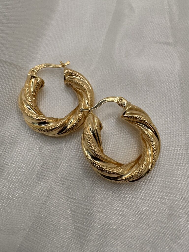 10K CROOKED NEVADAS HOOPS EARRINGS – 1 6.5MM – JY Jewelry Wholesale
