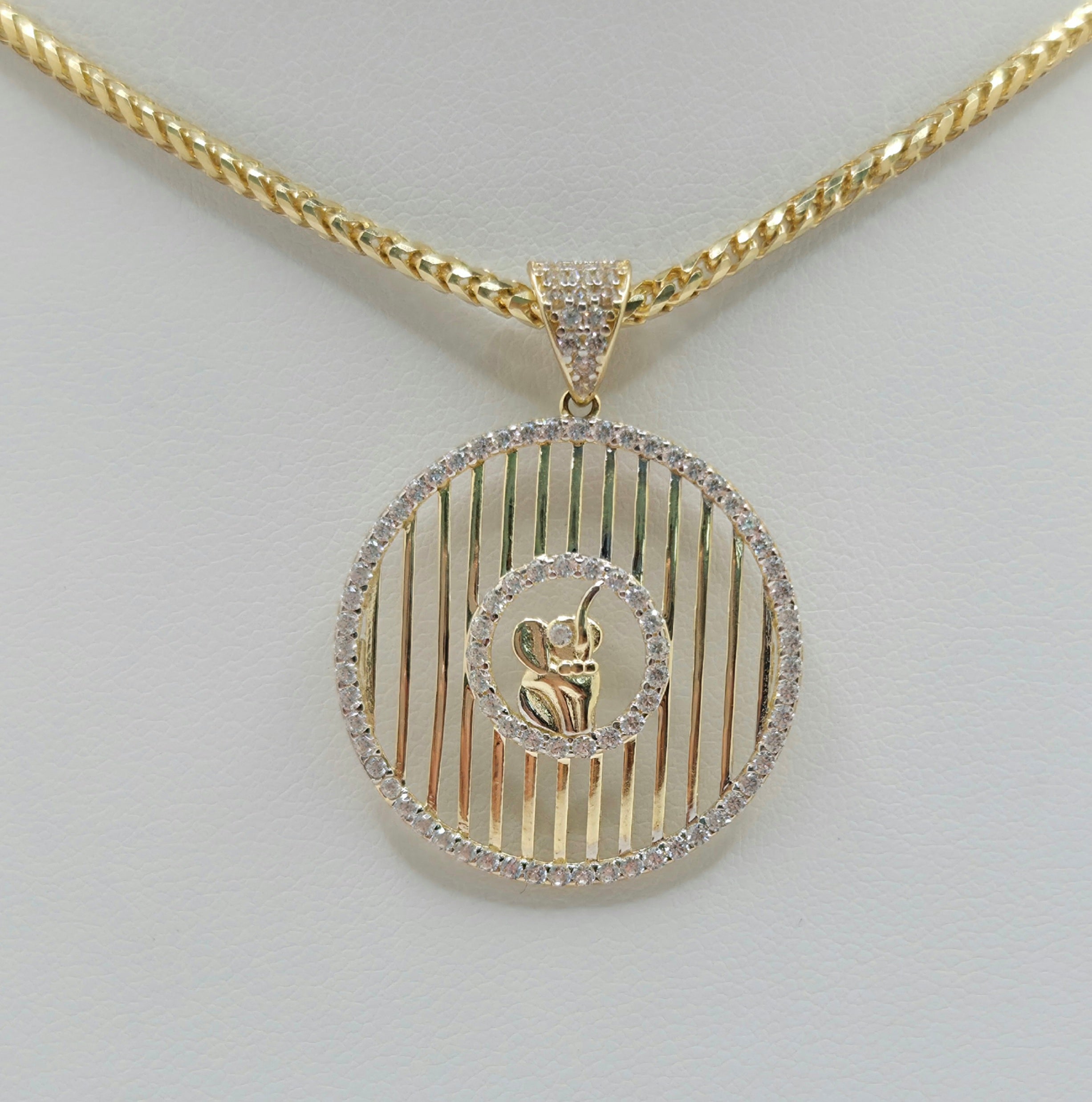 14K BAR BACKGROUND ROUND ELEPHANT CENTER PENDANT – JY Jewelry Wholesale