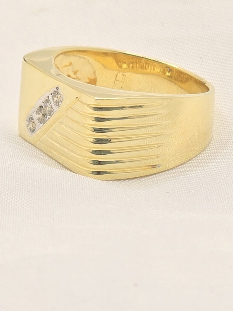 14K CLASSIC SIGNET DIAMOND RING – 9.5 – JY Jewelry Wholesale