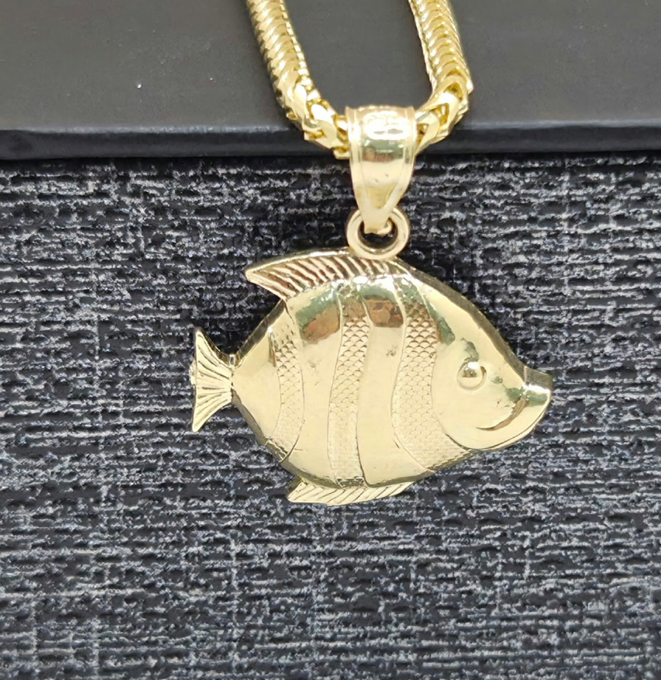 10K SMALL FISH PENDANT – JY Jewelry Wholesale