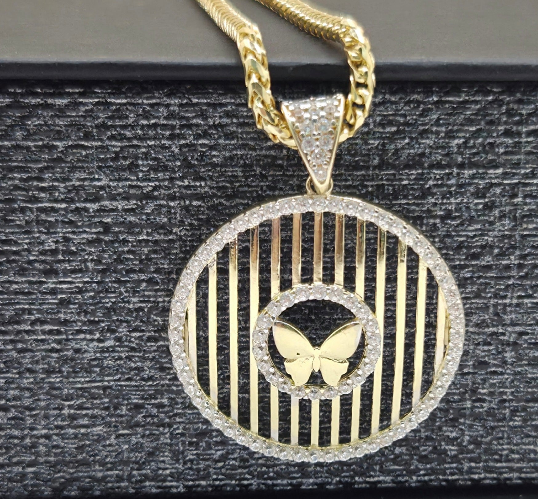 14K BAR BACKGROUND ROUND BUTTERFLY CENTER PENDANT – JY Jewelry Wholesale