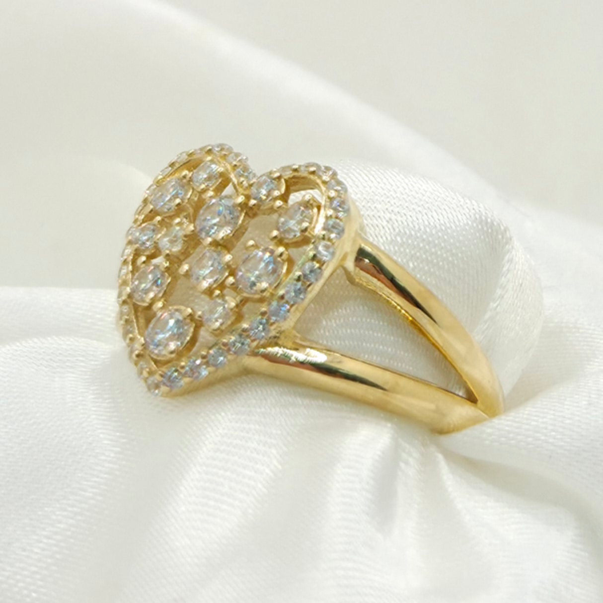 10K WHITE STONES HEART RING CZ – 7-8 – JY Jewelry Wholesale