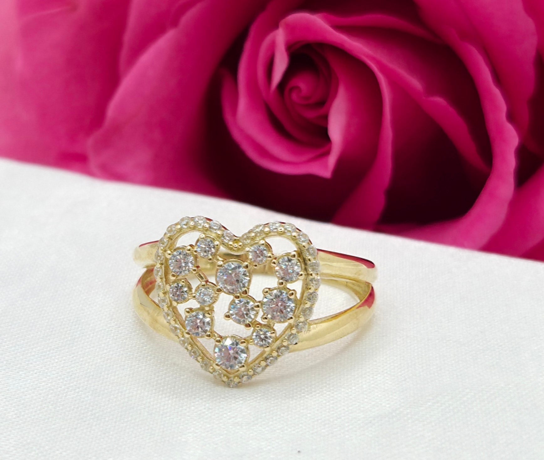 10K WHITE STONES HEART RING CZ – 7-8 – JY Jewelry Wholesale