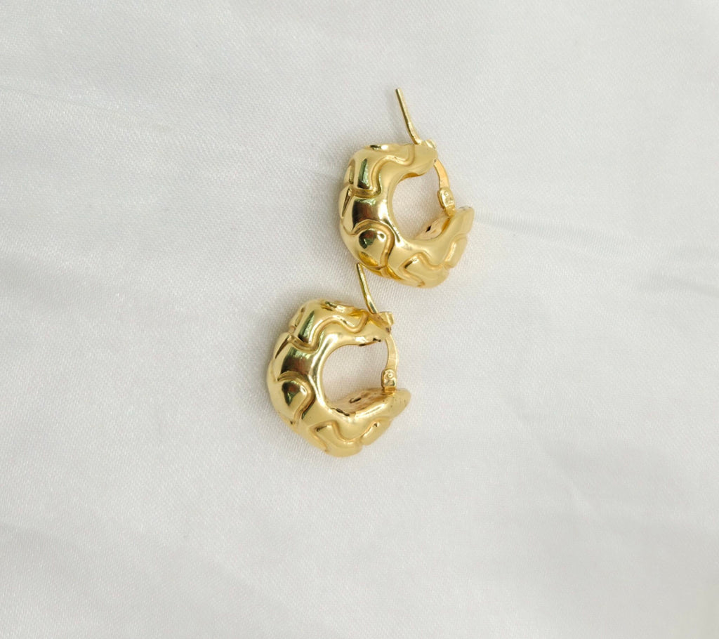 10K SMALL SILHOUETTE DETAIL GEOMETRIC HOOPS EARRINGS – JY Jewelry Wholesale