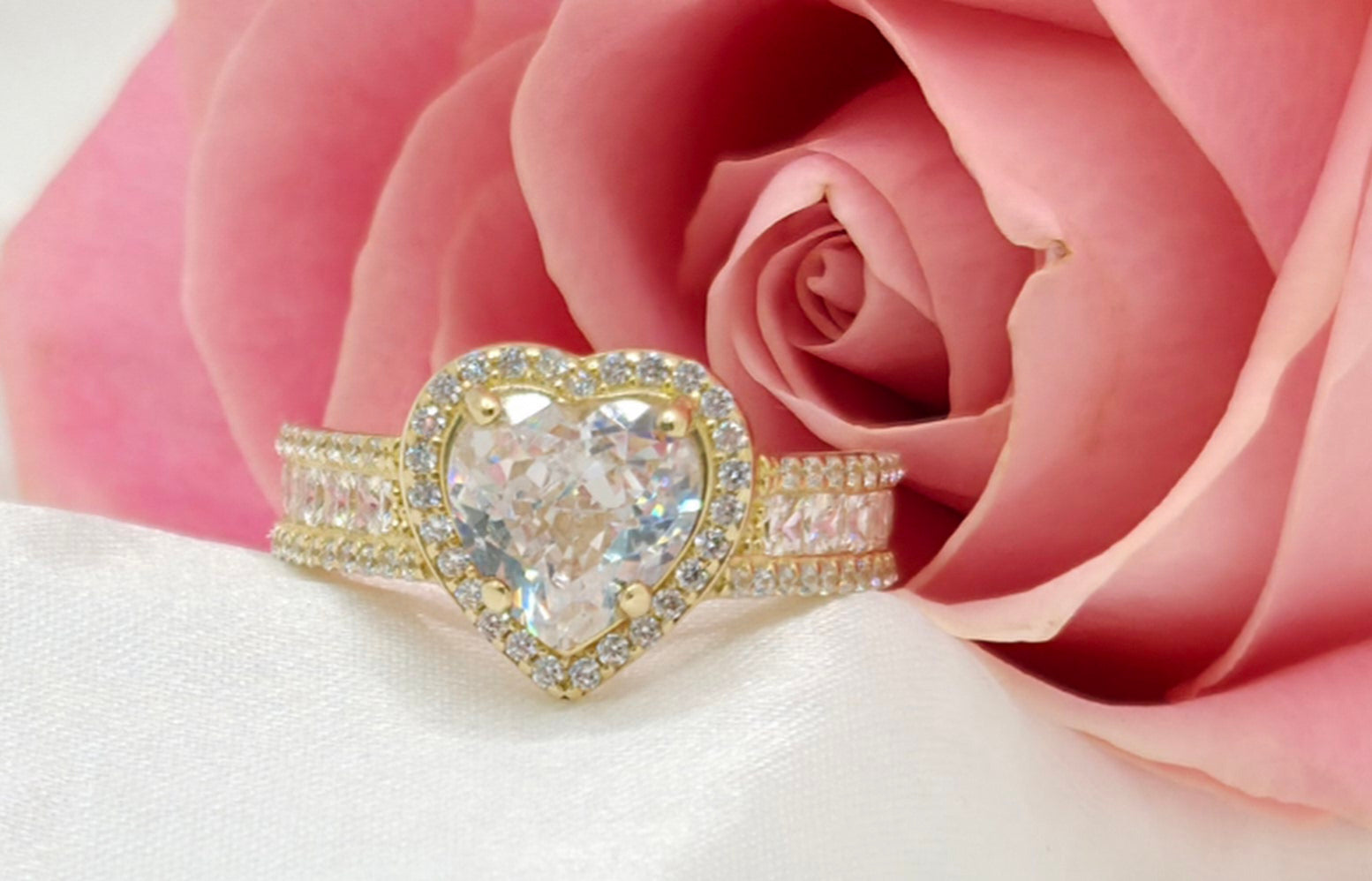 10K WHITE STONE HEART WITH CZ DETAIL RING – 7-8 – JY Jewelry Wholesale
