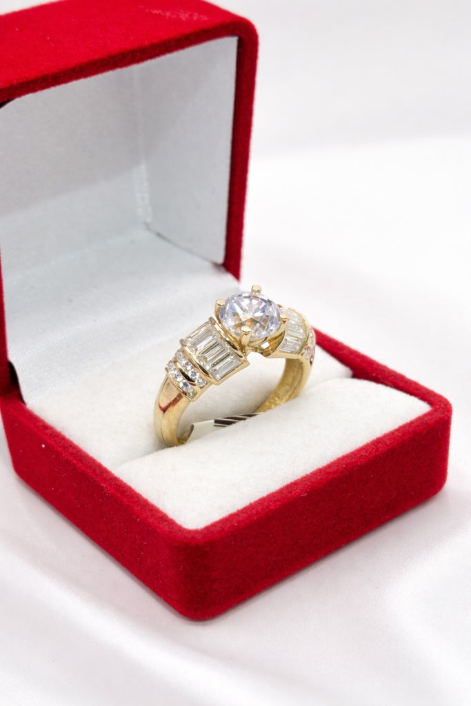 10K ELEGANT ENGAGEMENT RING WITH BAGUETTE DETAILS – 7.5 & 8 – JY Jewelry Wholesale