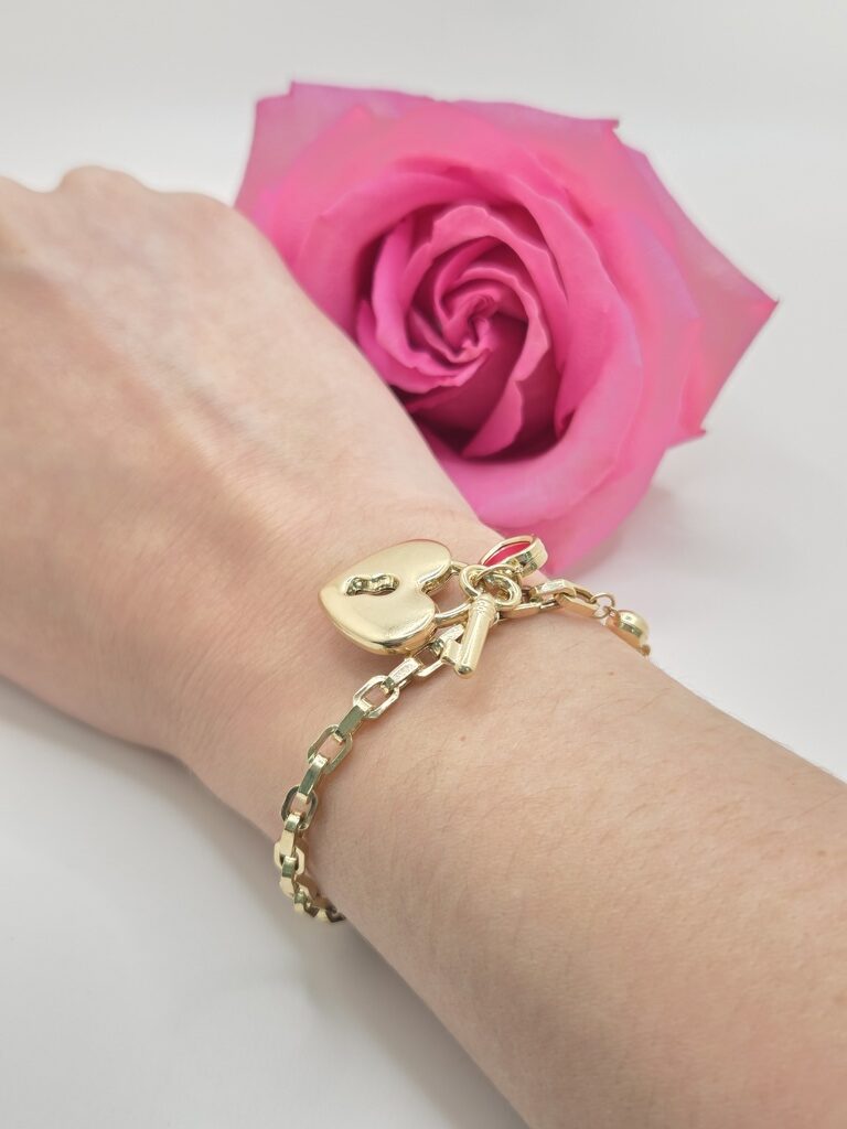 14K SQUARE PAPER CLIP HEART AND KEY PENDANT BRACELET – 8" – JY Jewelry Wholesale