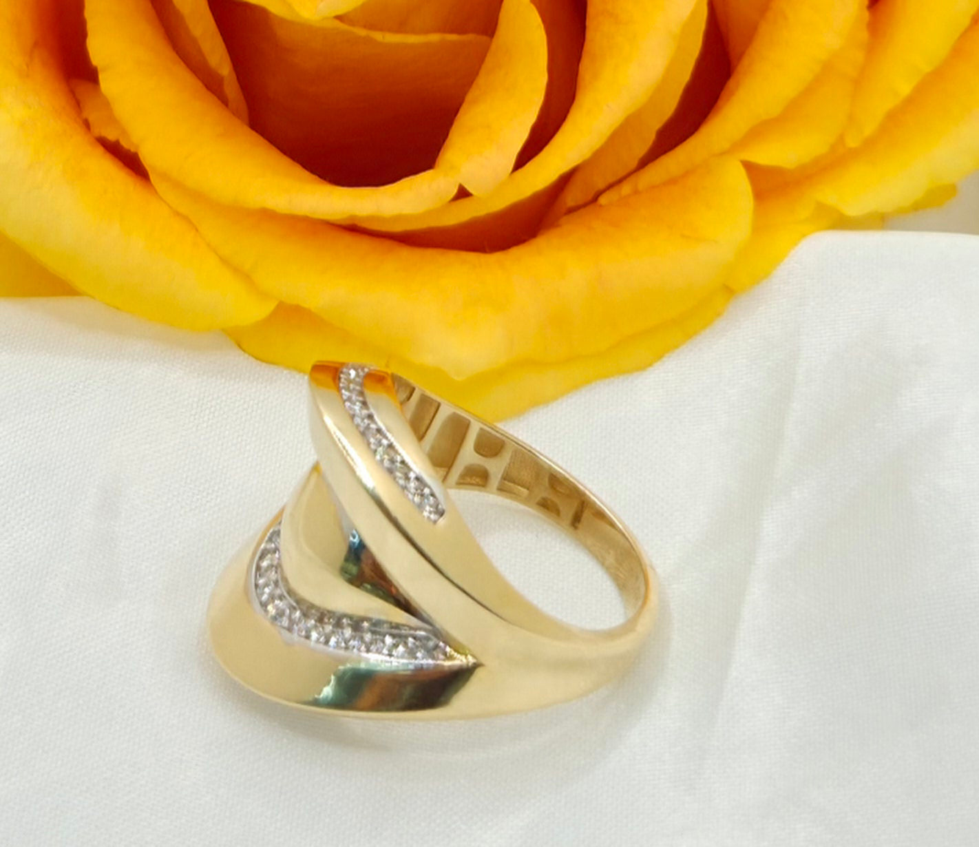 14K ELEGANT ALMOND DESIGN CZ DETAIL WOMEN'S RING – 8 – JY Jewelry Wholesale