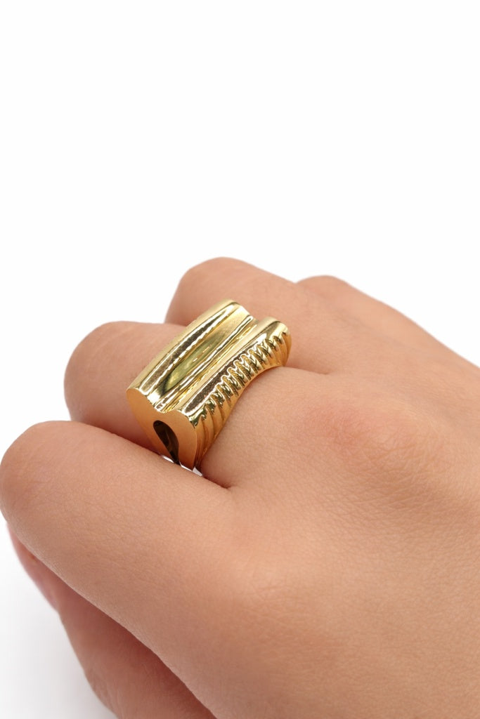 10K MODERN GEOMETRIC DESING RING – 7.5 – JY Jewelry Wholesale