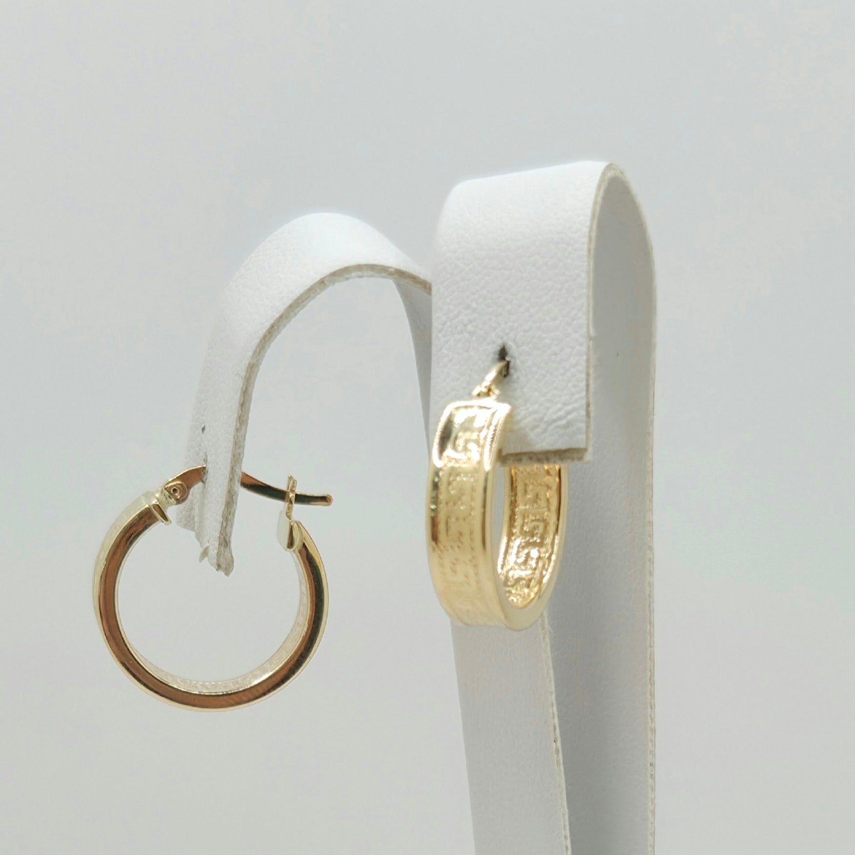 14K GREEK DESIGN STRAIGHT EDGE HOOPS EARRINGS – 1 5MM – JY Jewelry Wholesale