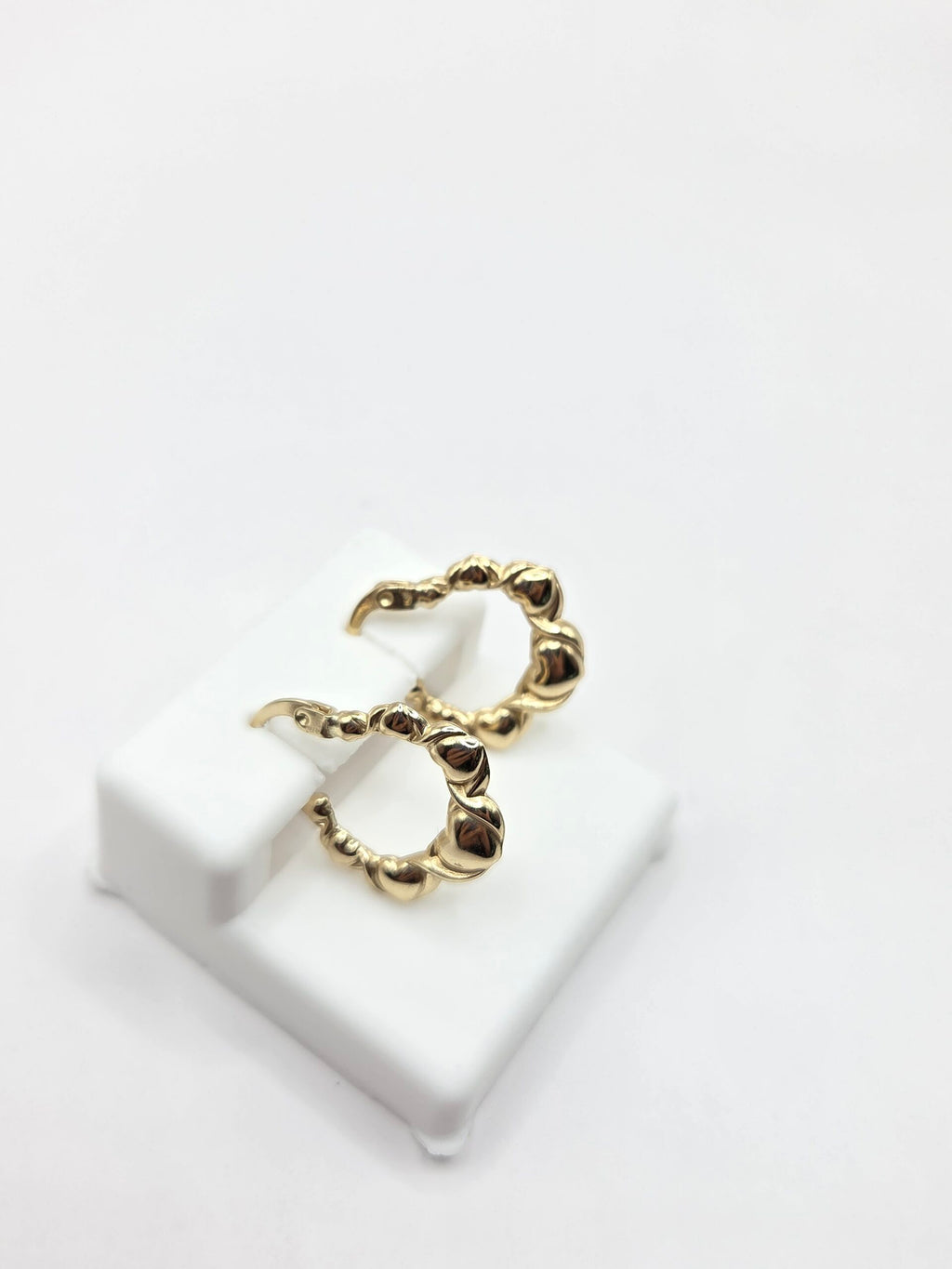 10K SMALL HEARTS HOOPS EARRINGS – JY Jewelry Wholesale