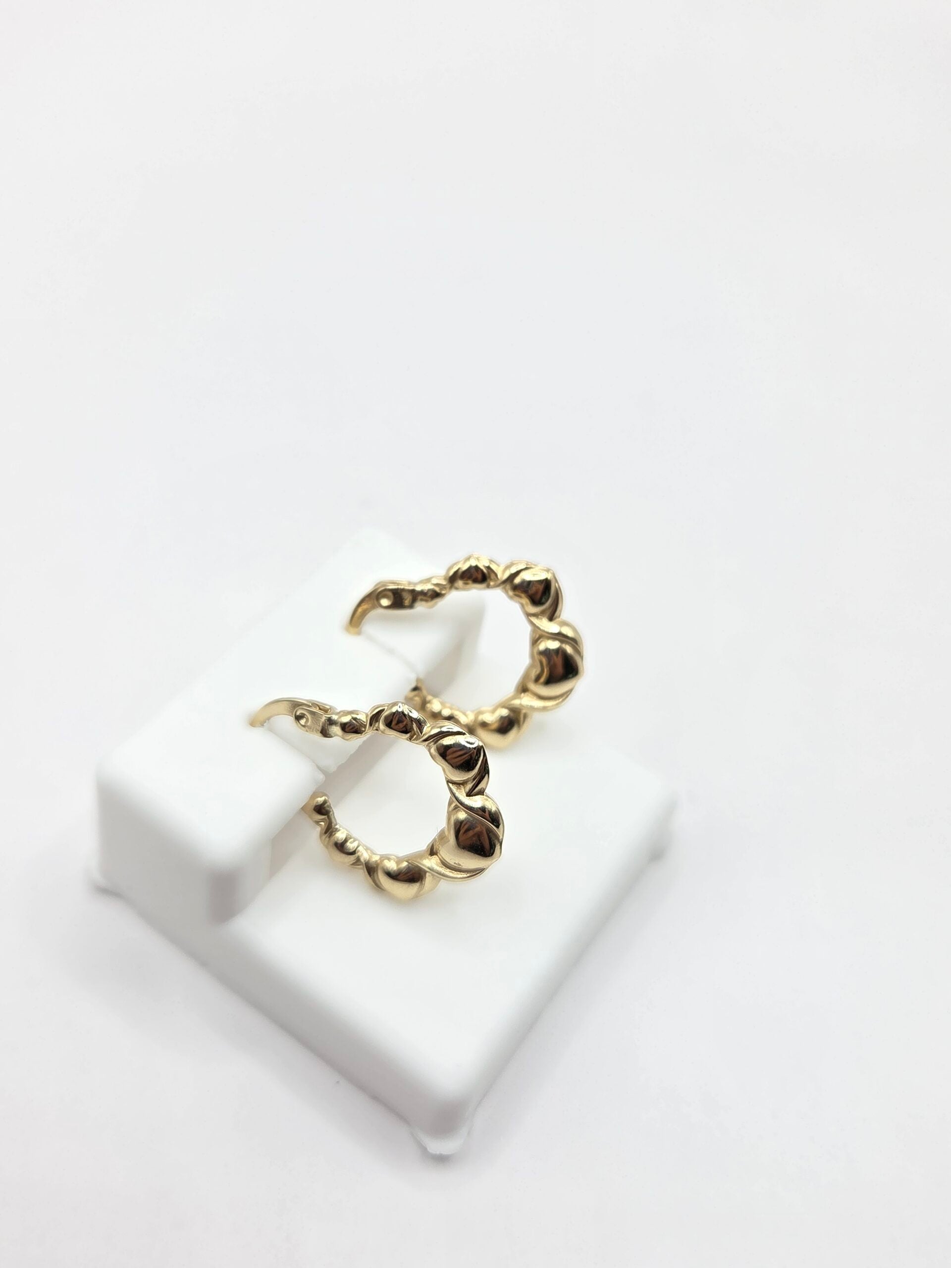 10K SMALL HEARTS HOOPS EARRINGS – JY Jewelry Wholesale