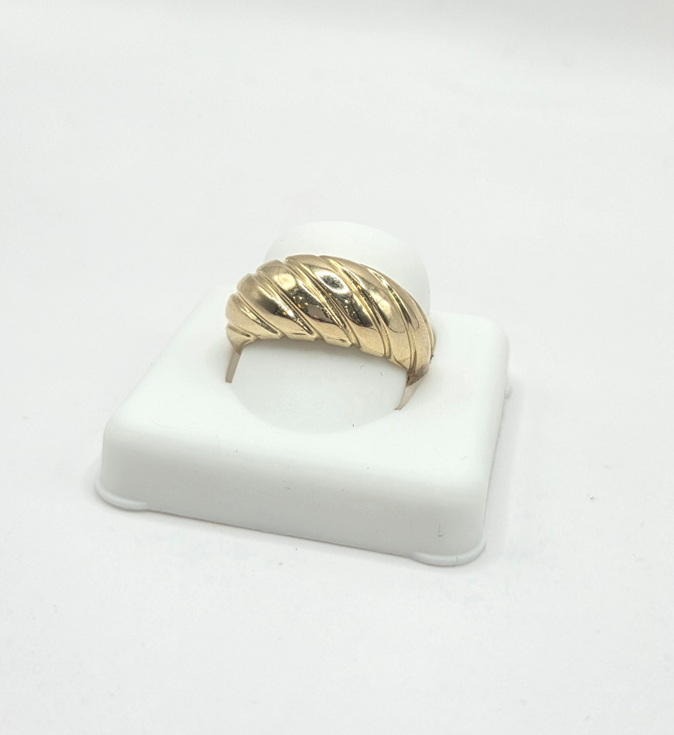 10K DELICATE SHELL DESIGN WOMAN'S RING – 7-8 – JY Jewelry Wholesale