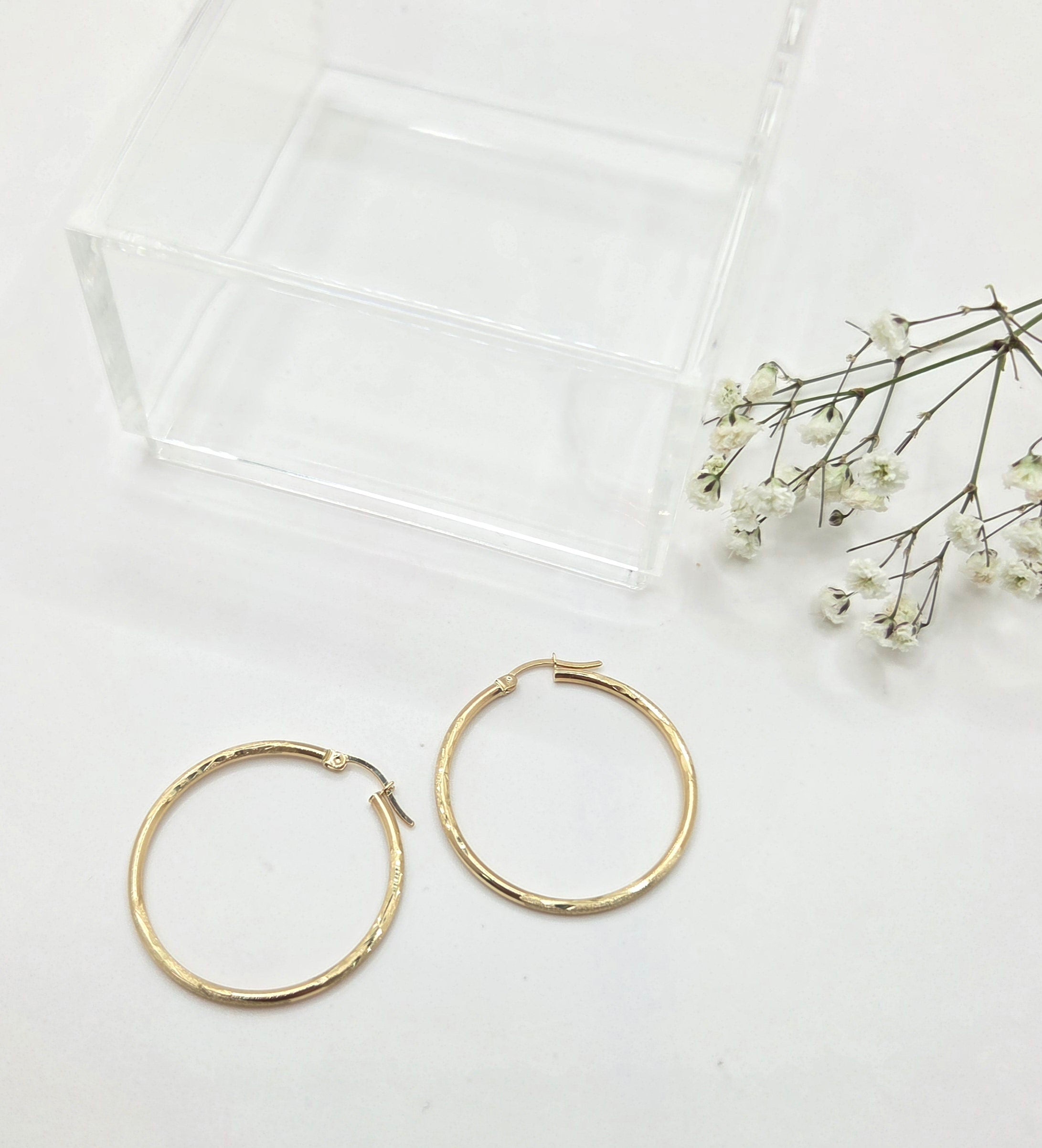 10K NEVADAS DESIGN HOOPS EARRINGS – 4 2MM – JY Jewelry Wholesale