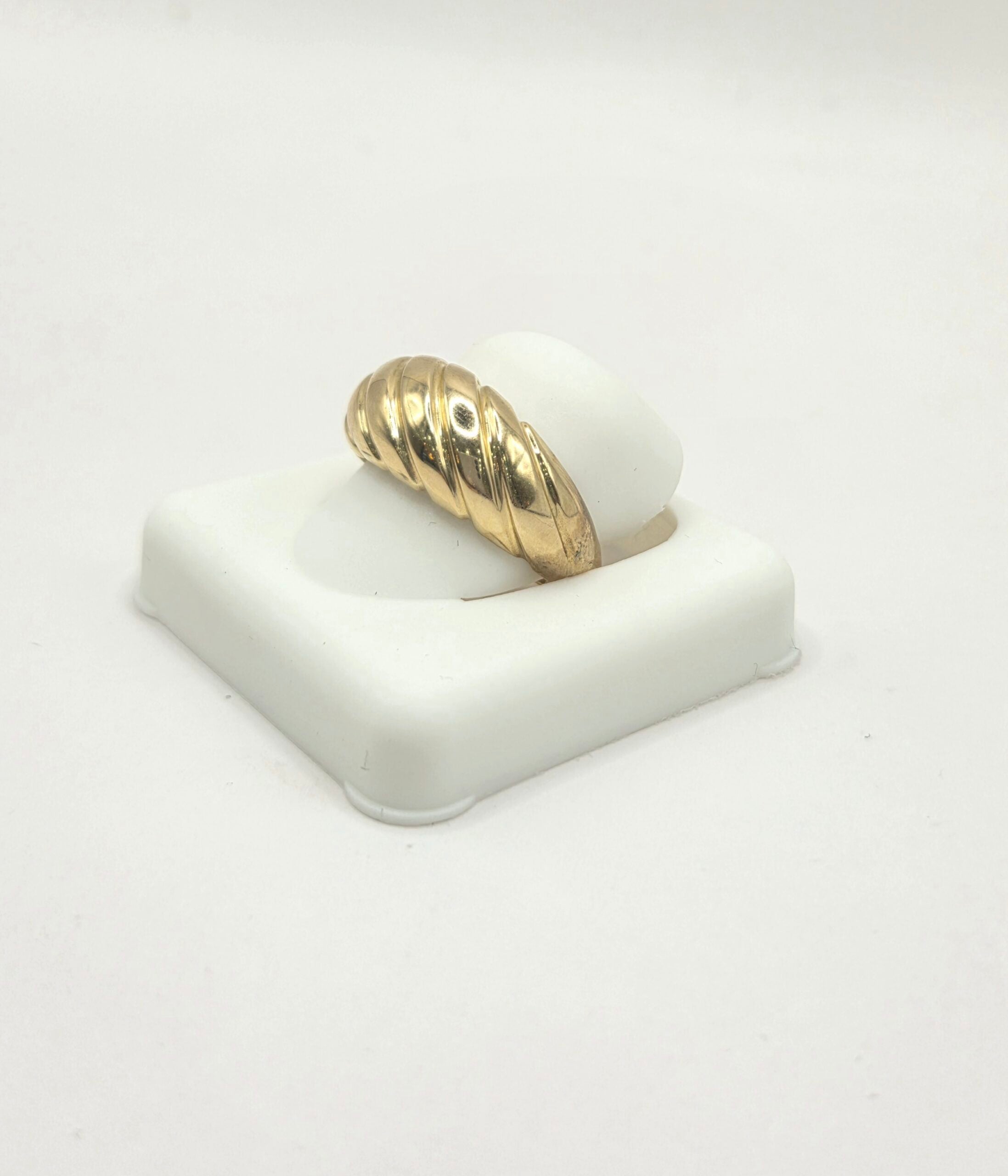 10K DELICATE SHELL DESIGN WOMAN'S RING – 7-8 – JY Jewelry Wholesale