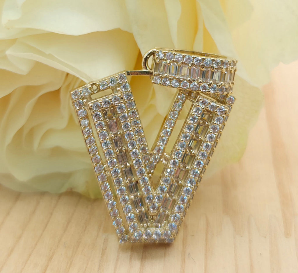 10K MEDIUM CZ "V" LETTER PENDANT – JY Jewelry Wholesale