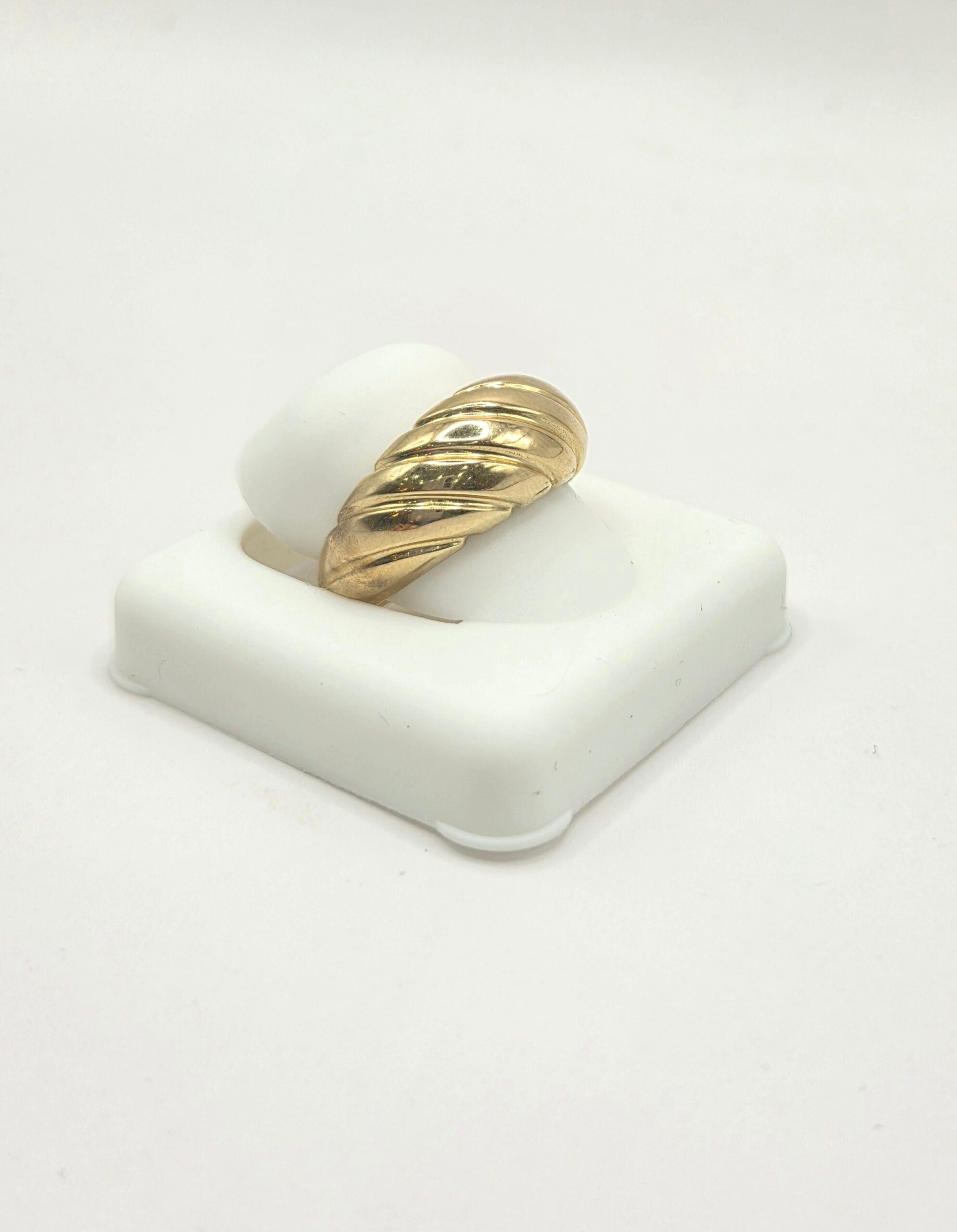 10K DELICATE SHELL DESIGN WOMAN'S RING – 7-8 – JY Jewelry Wholesale