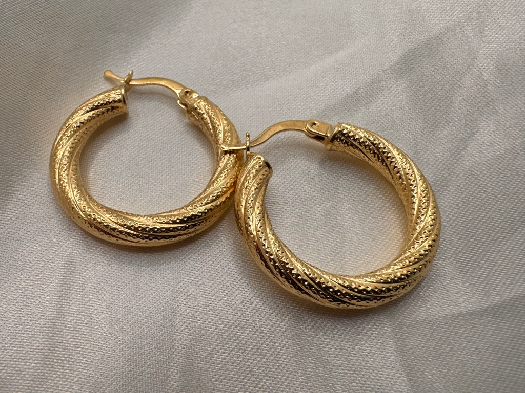 10K CROOKED NEVADAS HOOPS EARRINGS – 3 4.5MM – JY Jewelry Wholesale
