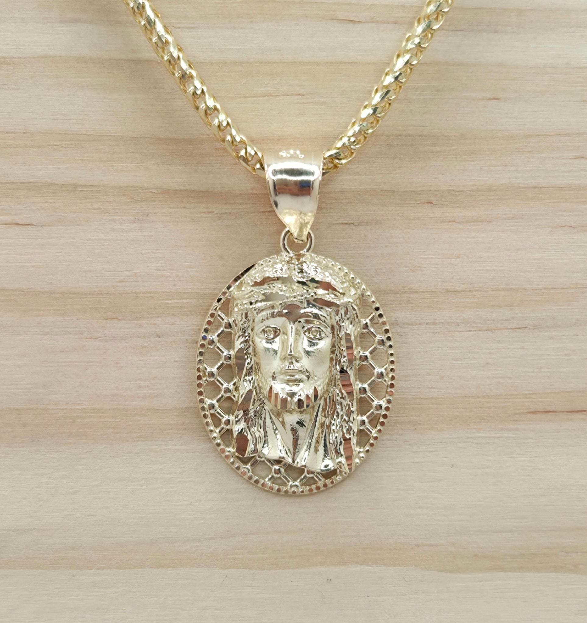 10K SMALL OVAL NET BACKGROUND JESUS FACE – JY Jewelry Wholesale