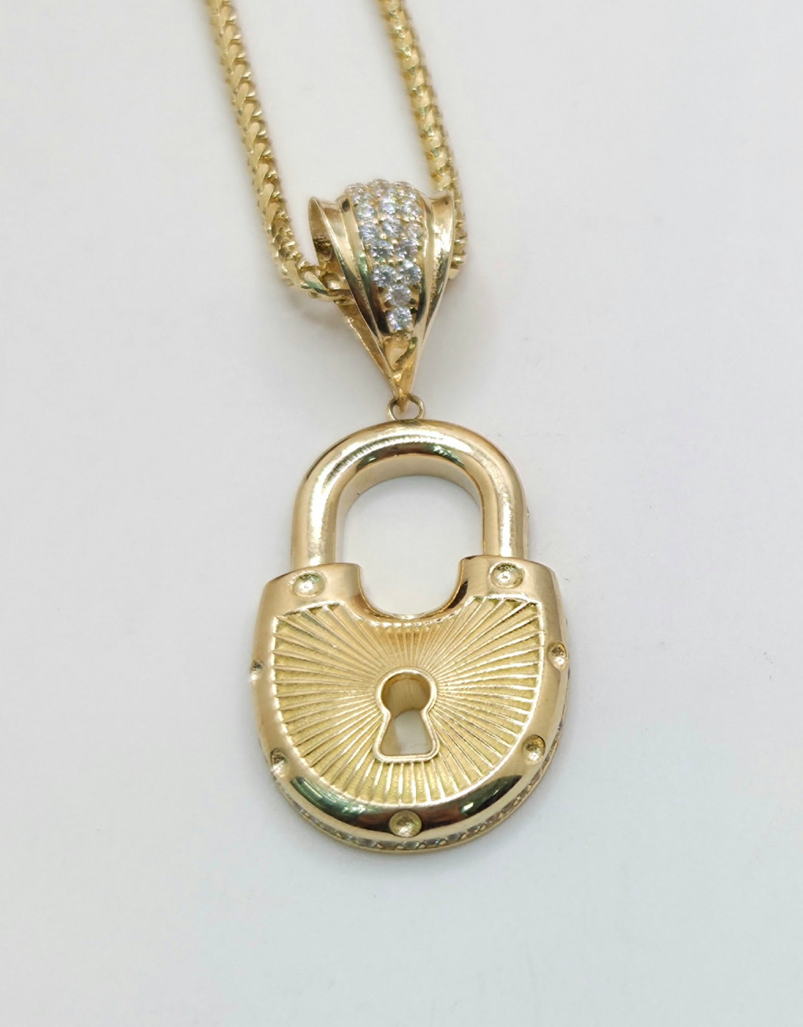 14K MEDIUM CZ PADLOCK HEART PENDANT – JY Jewelry Wholesale