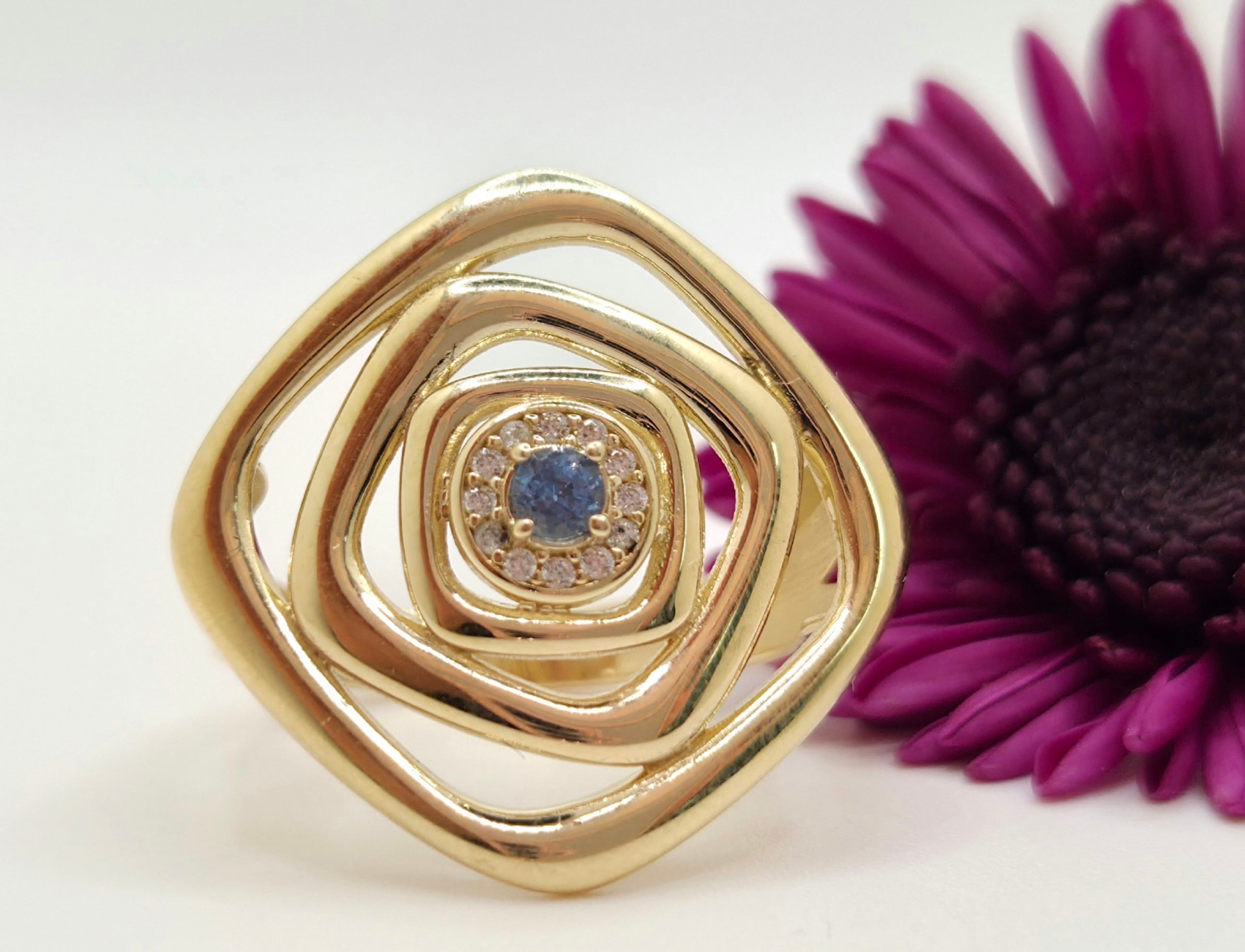 14K BLUE STONE CENTER SQUARE SPIRAL RING – 8 – JY Jewelry Wholesale
