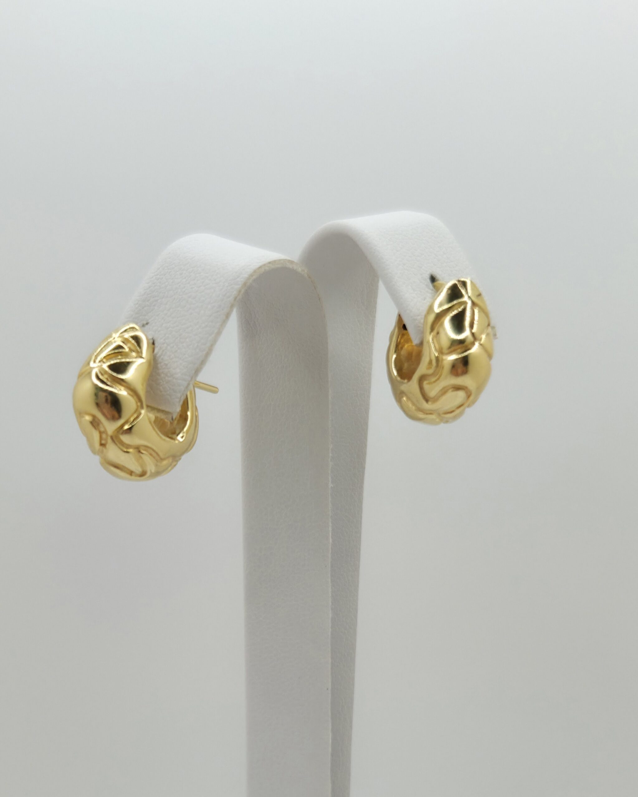 10K SMALL SILHOUETTE DETAIL GEOMETRIC HOOPS EARRINGS – JY Jewelry Wholesale