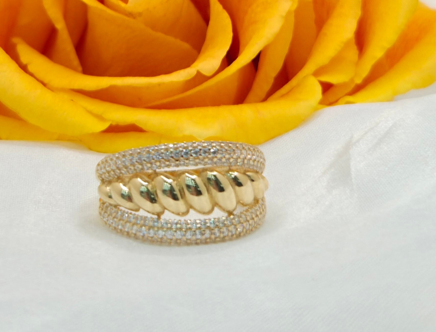 14K ELEGANT SMAL CROISSANT CZ DETAIL WOMEN'S RING – 7 – JY Jewelry Wholesale