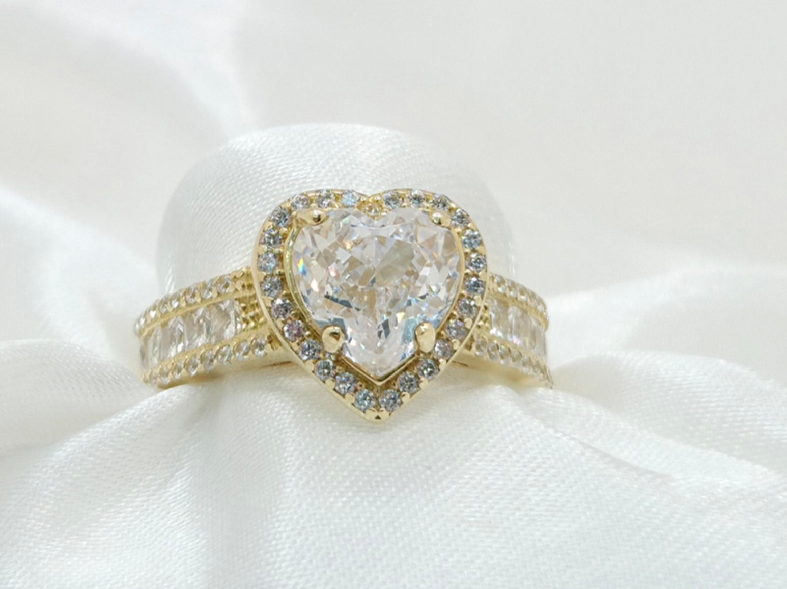 10K WHITE STONE HEART WITH CZ DETAIL RING – 7-8 – JY Jewelry Wholesale