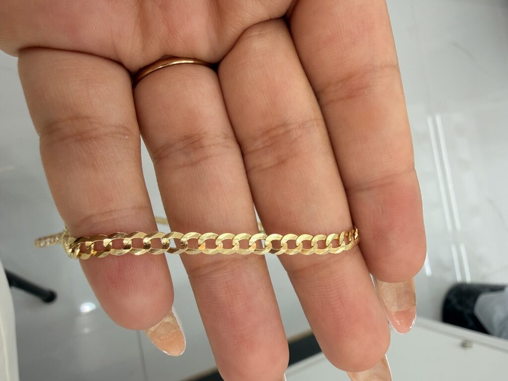 10K CHAIN SOLID CURB FLAT 4mm, 18-Inch, with Medium Virgen de la Caridad Pendant – JY Jewelry Wholesale