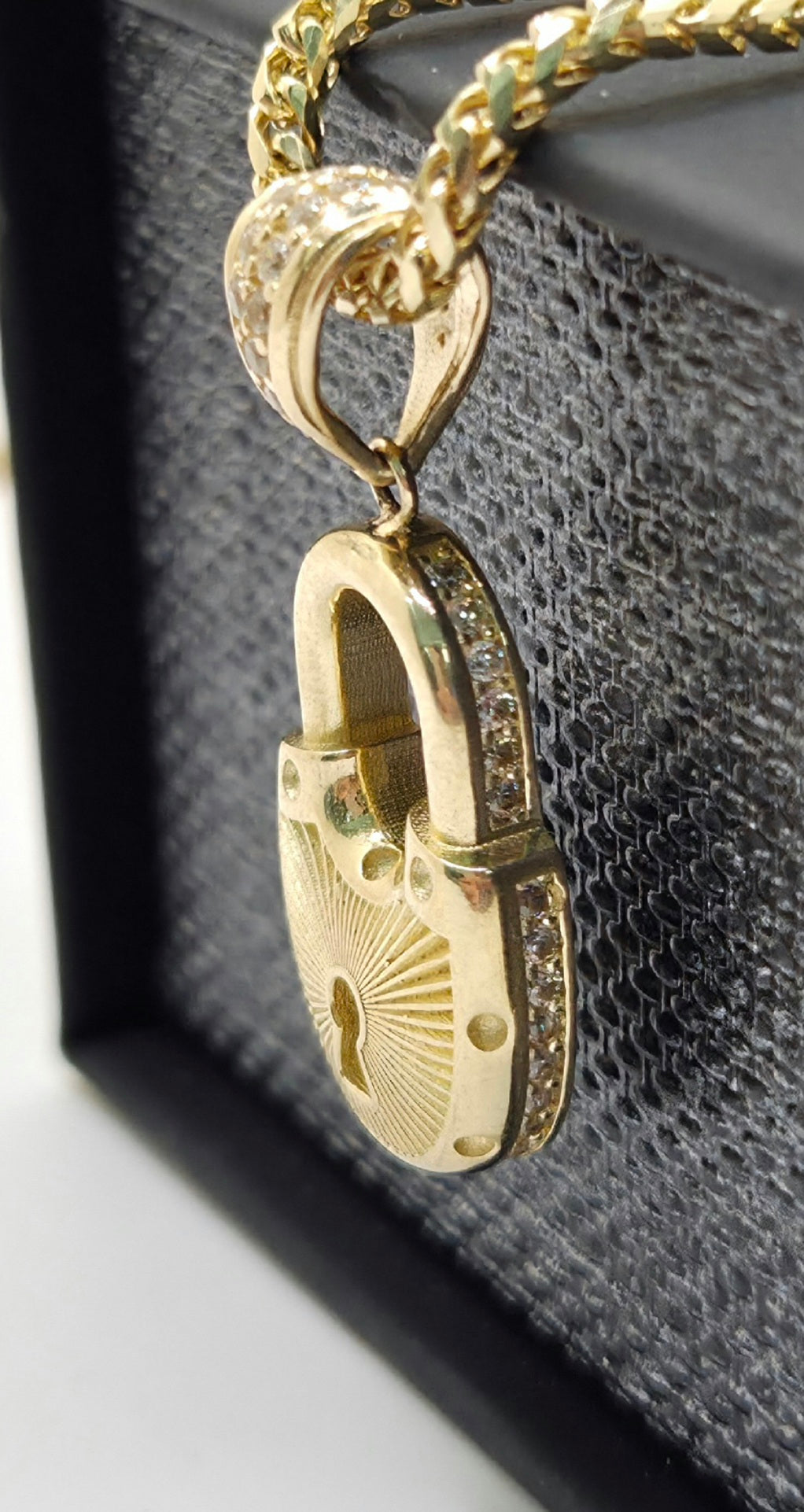 14K SMALL CZ PADLOCK HEART PENDANT – JY Jewelry Wholesale