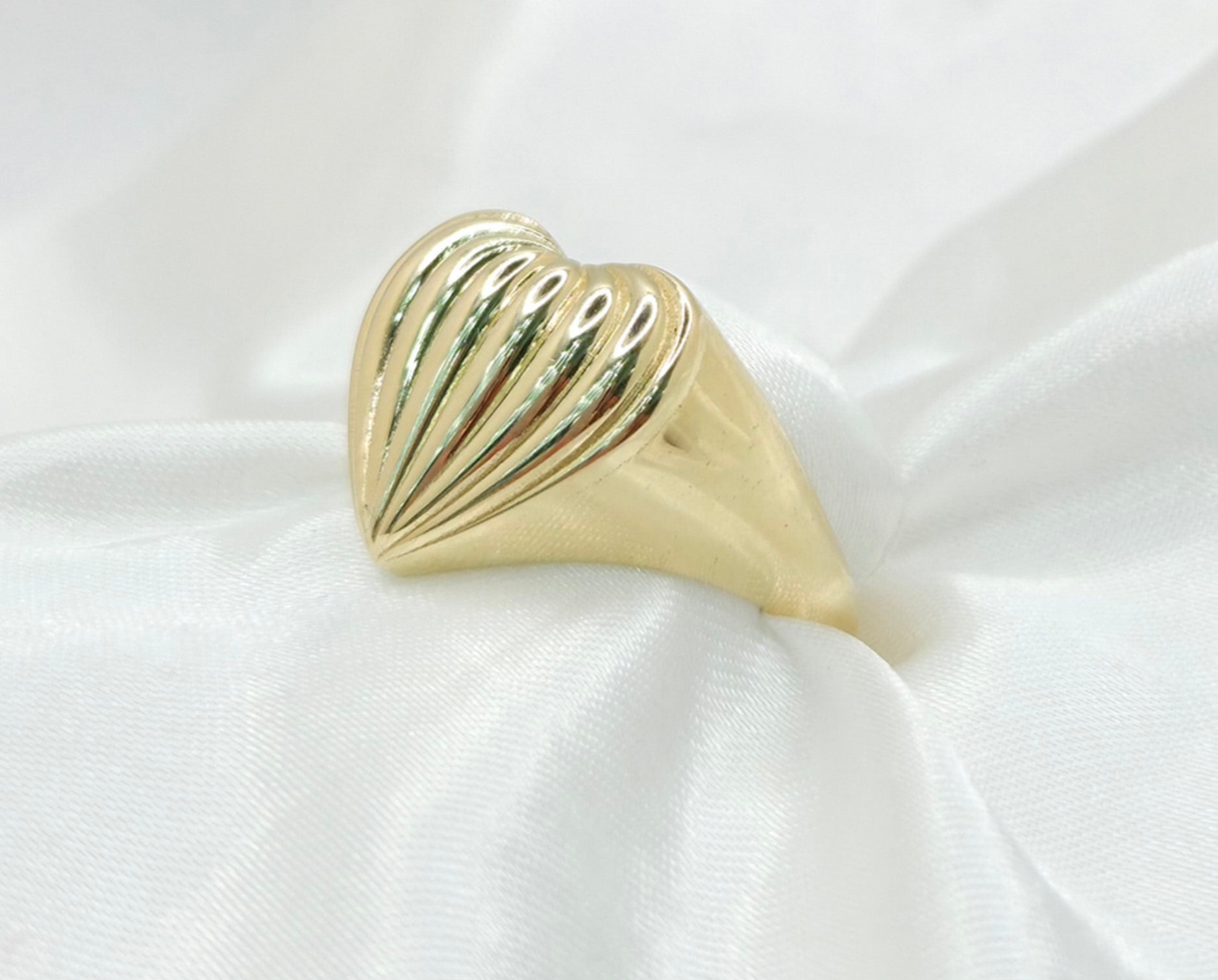 10K SHELL STYLE HEART RING – 8 – JY Jewelry Wholesale